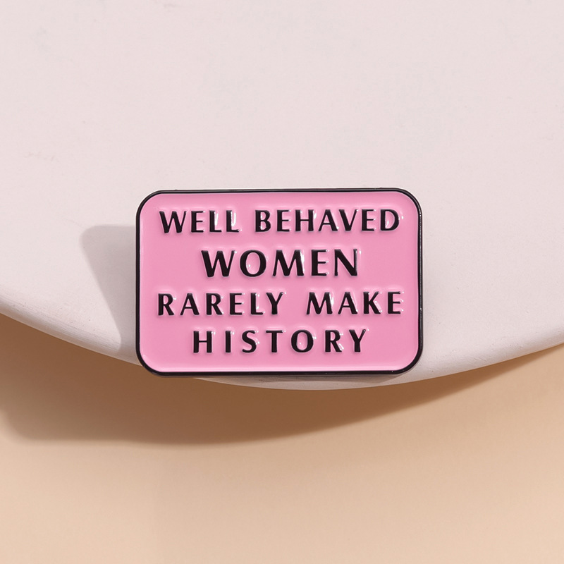 Jewelry Making History - หมุดเคลือบสำหรับสตรีมีความประพฤติดีไม่ค่อยมีใครทำเป็นของขวัญเครื่องประดับโลหะสีชมพูเข็มกลัดติดป้ายแบบประวัติศาสตร์สำหรับเพื่อน
